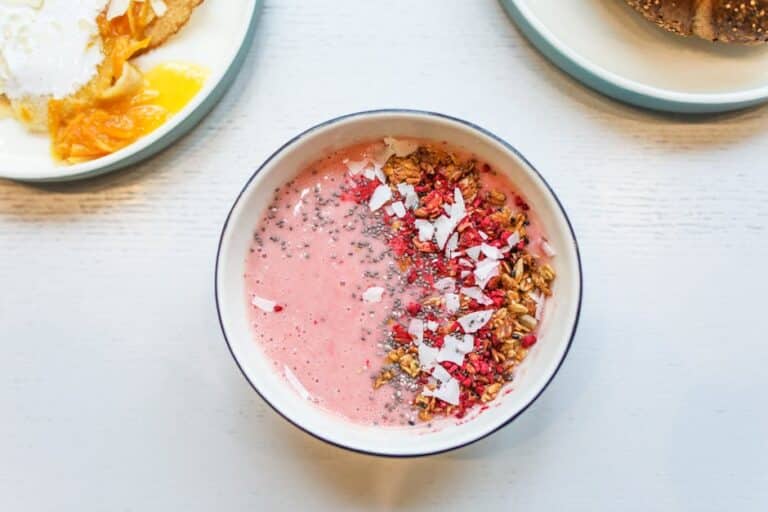 thick tayberry smoothie bowl